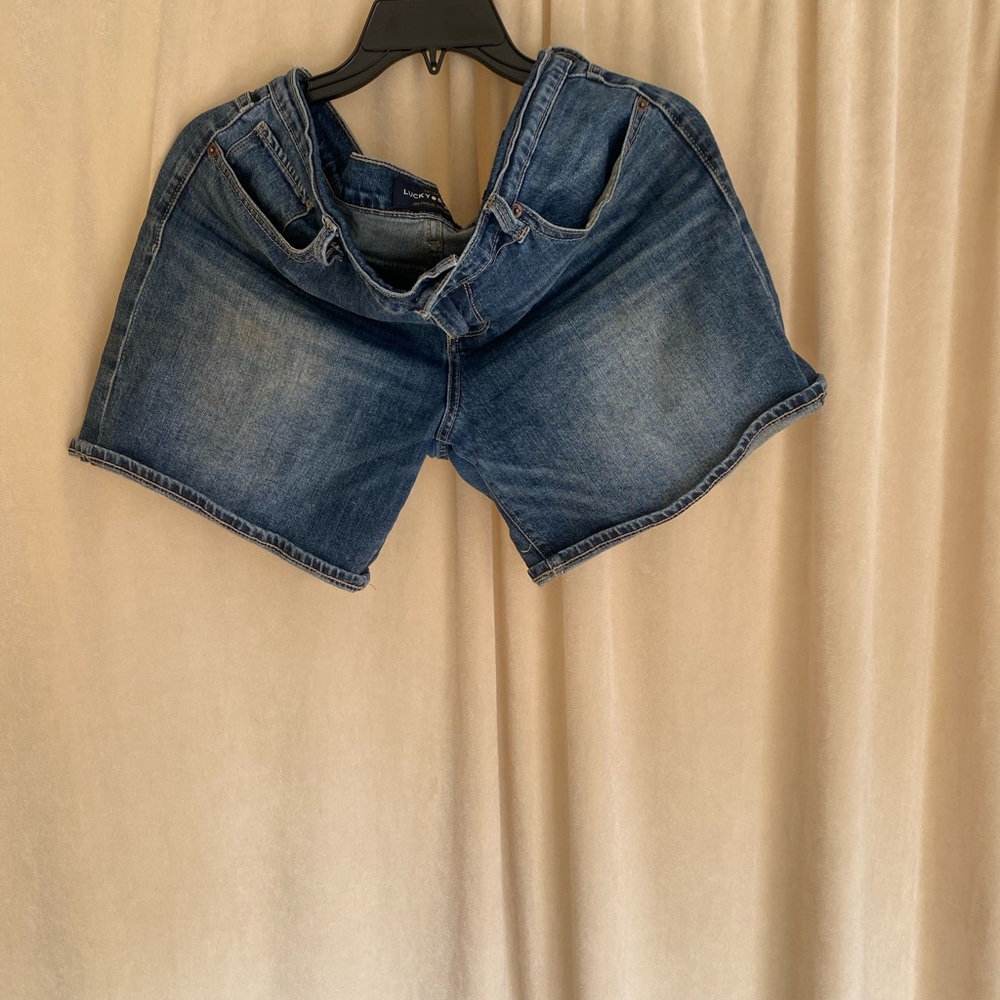Lucky Brand Los Angeles Sz 12/31 Jean Shorts with paint mark.  The Roll Up